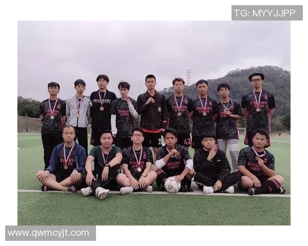 足球明星帅气形象男孩的梦想与追求展现青春活力与激情